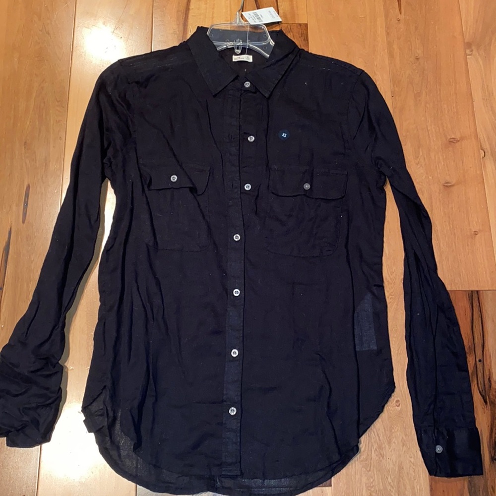NWT~HOLLISTER LIGHTWEIGHT BUTTON UP~ BLACK~ XS